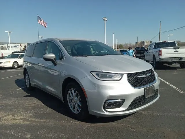 Silver 2023 Chrysler Pacifica Touring L for sale in Broken Arrow, OK
