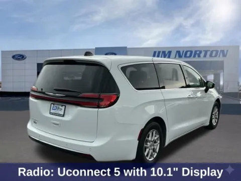 More photos of 2025 Chrysler Pacifica Select at Jim Norton Ford, OK