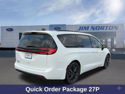 More photos of 2025 Chrysler Pacifica Limited at Jim Norton Ford, OK
