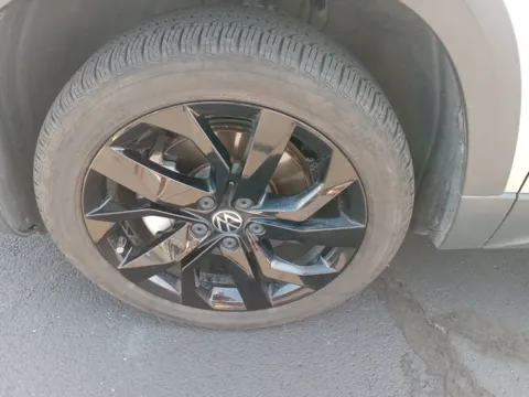 More photos of 2022 Volkswagen Taos 1.5T SE at Jim Norton Ford, OK