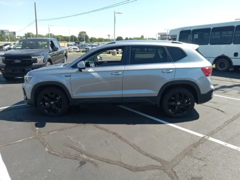 More photos of 2022 Volkswagen Taos 1.5T SE at Jim Norton Ford, OK