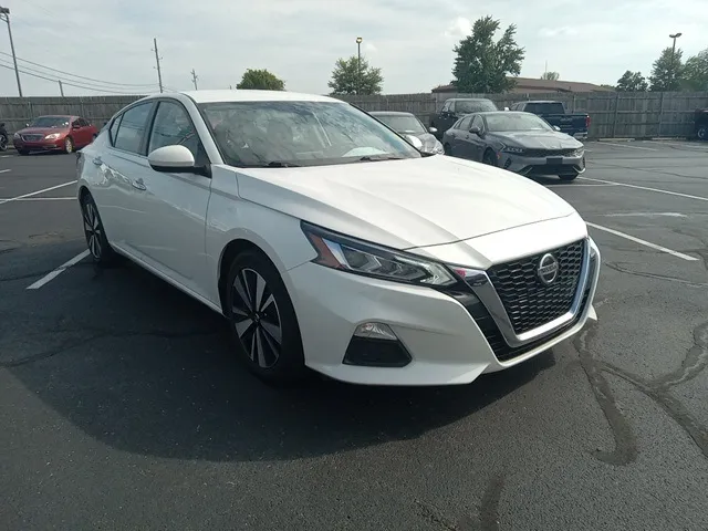 White 2022 Nissan Altima 2.5 SV for sale in Broken Arrow, OK