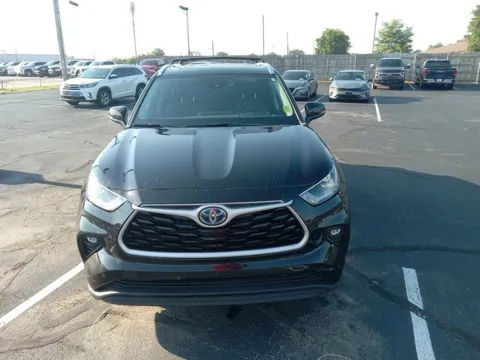 Photos of 2021 Toyota Highlander Hybrid XLE for sale in Broken Arrow, OK at Jim Norton Ford