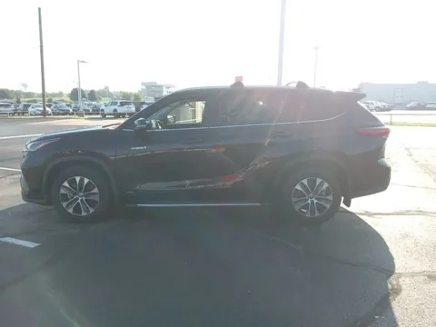More photos of 2021 Toyota Highlander Hybrid XLE at Jim Norton Ford, OK