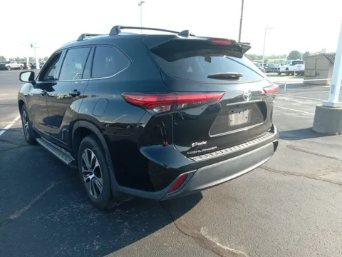 More photos of 2021 Toyota Highlander Hybrid XLE at Jim Norton Ford, OK