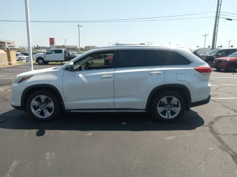 More photos of 2018 Toyota Highlander Limited at Jim Norton Ford, OK