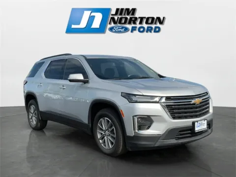 Silver 2022 Chevrolet Traverse LT for sale in Broken Arrow, OK