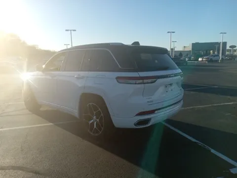 More photos of 2023 Jeep Grand Cherokee Summit at Jim Norton Ford, OK