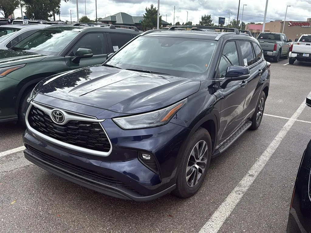 Blue 2025 Toyota Highlander XLE for sale in Oklahoma City, OK