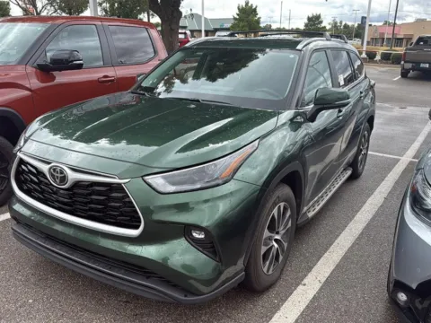Green 2025 Toyota Highlander XLE for sale in Oklahoma City, OK