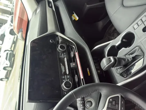 More photos of 2025 Toyota Highlander XLE at Jim Norton Toyota Of OKC, OK