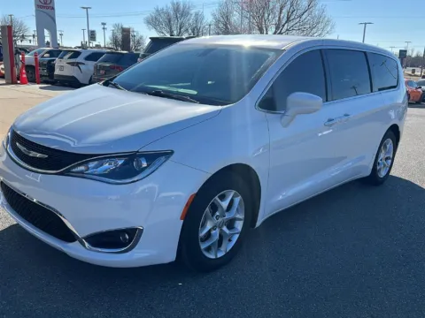 White 2018 Chrysler Pacifica Touring Plus for sale in Oklahoma City, OK