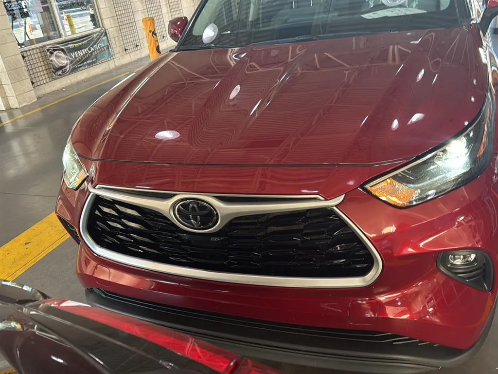 Red 2022 Toyota Highlander XLE for sale in Oklahoma City, OK