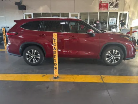 Photos of 2022 Toyota Highlander XLE for sale in Oklahoma City, OK at Jim Norton Toyota Of OKC