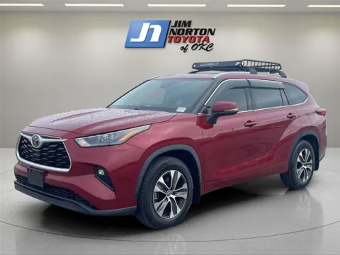 Red 2022 Toyota Highlander XLE for sale in Oklahoma City, OK