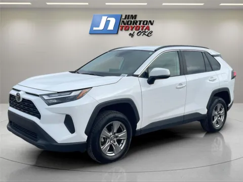 White 2023 Toyota RAV4 XLE for sale in Oklahoma City, OK