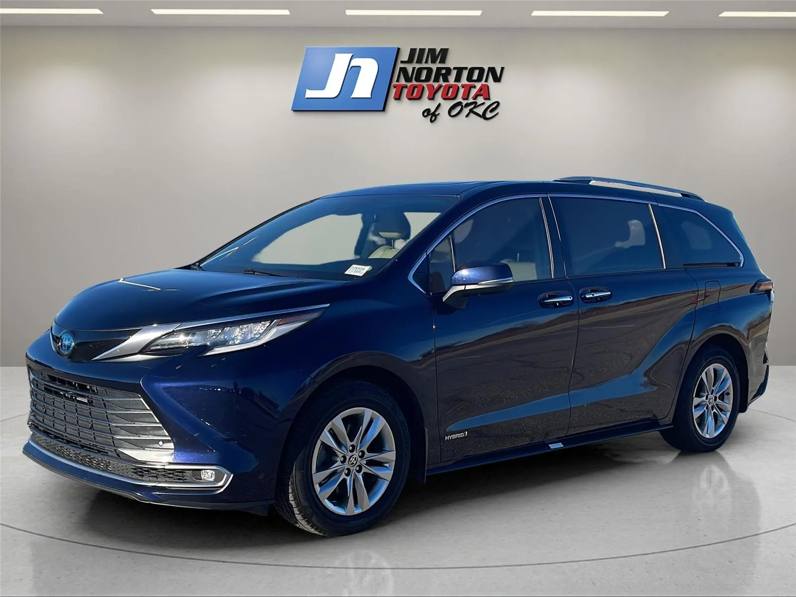 Blue 2021 Toyota Sienna Limited 7-Passenger for sale in Oklahoma City, OK