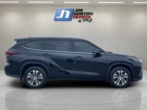 More photos of 2024 Toyota Highlander XLE at Jim Norton Toyota Of OKC, OK