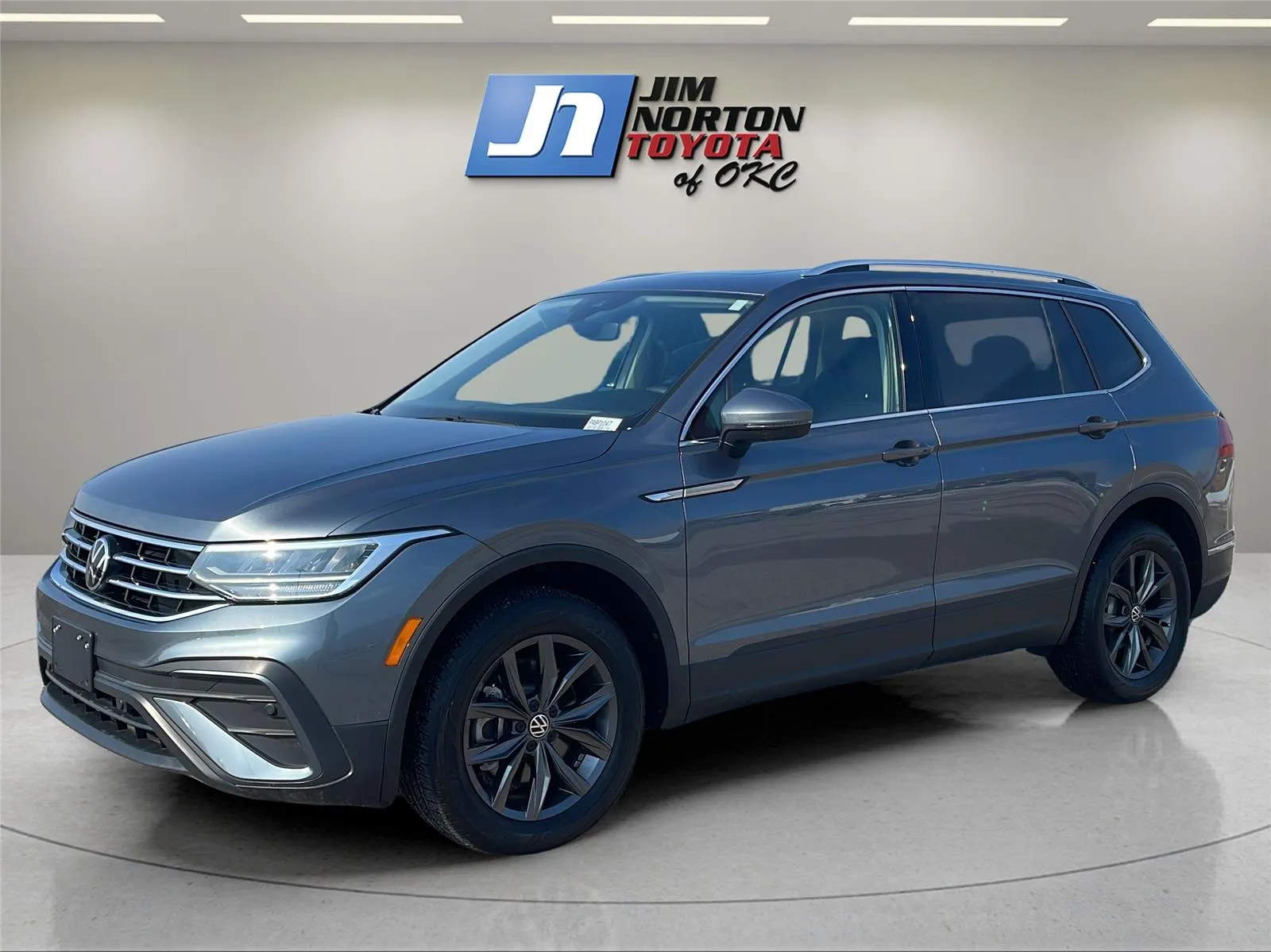 Gray 2023 Volkswagen Tiguan SE for sale in Oklahoma City, OK