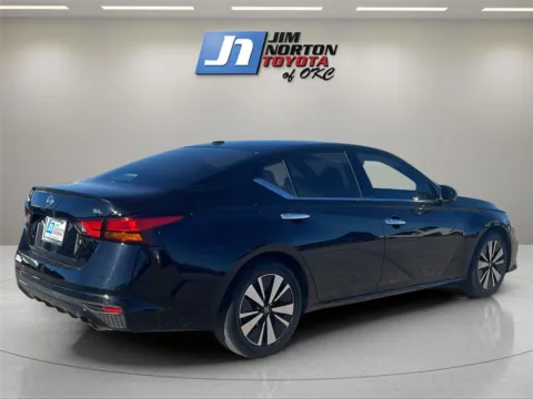 More photos of 2019 NISSAN Altima SL at Jim Norton Toyota Of OKC, OK