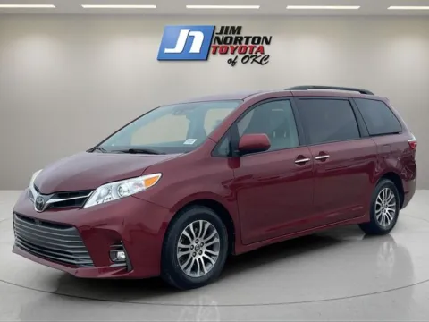 Red 2018 Toyota Sienna L for sale in Oklahoma City, OK