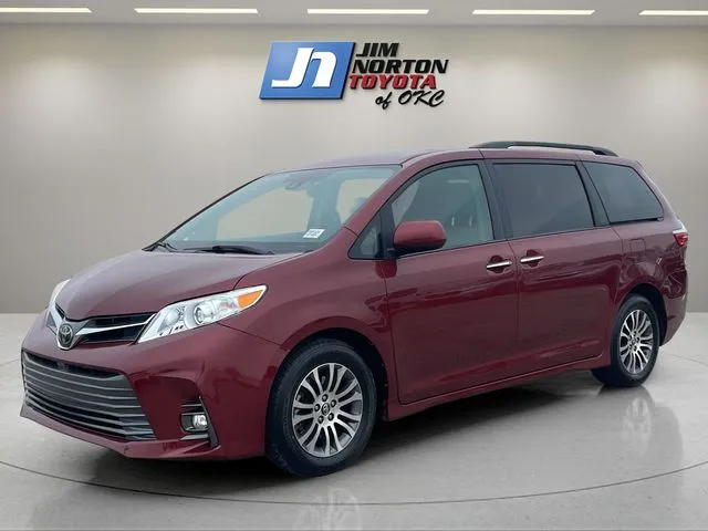 Red 2018 Toyota Sienna L for sale in Oklahoma City, OK