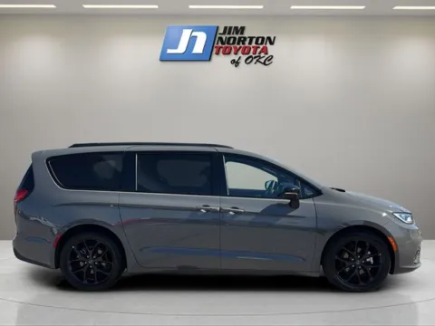 More photos of 2025 Chrysler Pacifica Limited at Jim Norton Toyota Of OKC, OK