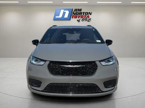 Photos of 2025 Chrysler Pacifica Limited for sale in Oklahoma City, OK at Jim Norton Toyota Of OKC