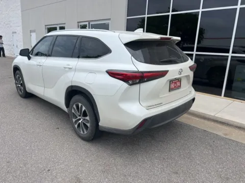 Photos of 2020 Toyota Highlander XLE for sale in Oklahoma City, OK at Jim Norton Toyota Of OKC