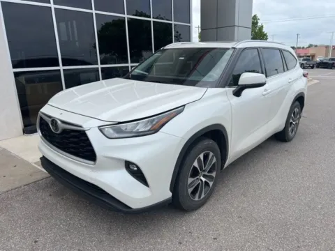 White 2020 Toyota Highlander XLE for sale in Oklahoma City, OK