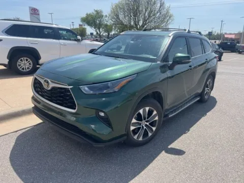 Green 2023 Toyota Highlander XLE for sale in Oklahoma City, OK
