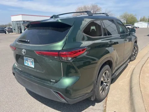 More photos of 2023 Toyota Highlander XLE at Jim Norton Toyota Of OKC, OK