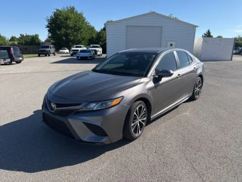 Gray 2018 Toyota Camry SE for sale in Oklahoma City, OK