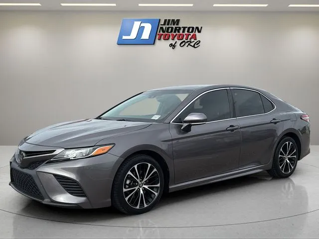 Gray 2018 Toyota Camry SE for sale in Oklahoma City, OK