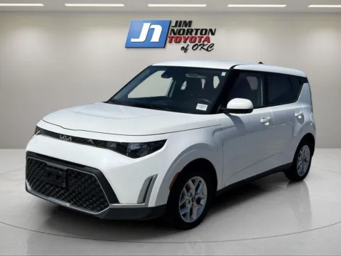 White 2023 Kia Soul LX for sale in Oklahoma City, OK