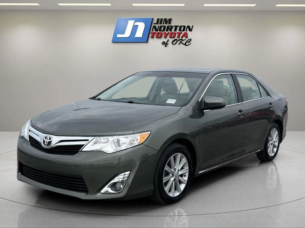 Green 2014 Toyota Camry XLE for sale in Oklahoma City, OK
