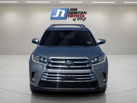 Silver 2019 Toyota Highlander Limited for sale in Oklahoma City, OK