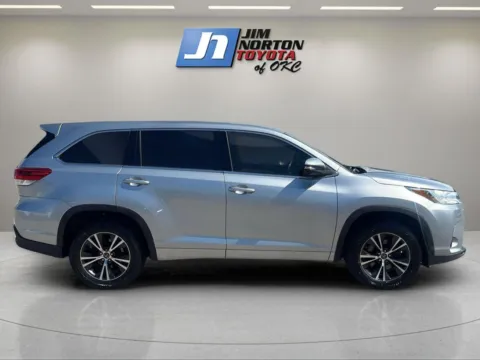 More photos of 2017 Toyota Highlander LE at Jim Norton Toyota Of OKC, OK