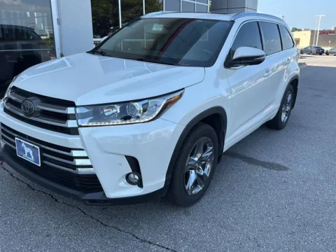 Red 2018 Toyota Highlander Limited Platinum for sale in Oklahoma City, OK