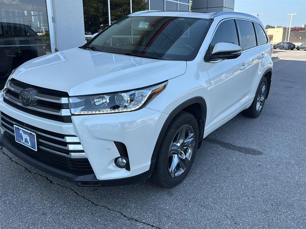 Red 2018 Toyota Highlander Limited Platinum for sale in Oklahoma City, OK