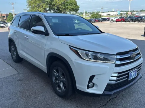 Photos of 2018 Toyota Highlander Limited Platinum for sale in Oklahoma City, OK at Jim Norton Toyota Of OKC