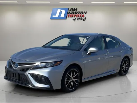 Silver 2024 Toyota Camry Hybrid SE for sale in Oklahoma City, OK