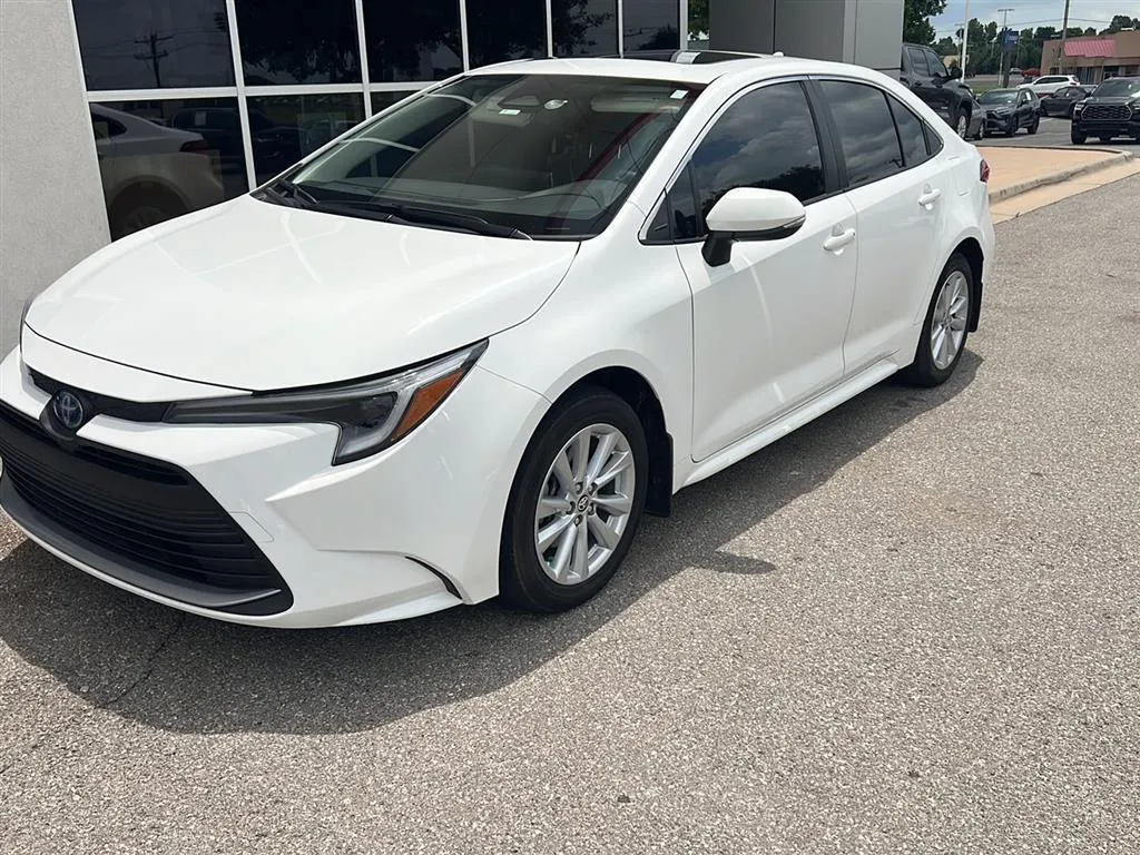 White 2023 Toyota Corolla Hybrid XLE for sale in Oklahoma City, OK