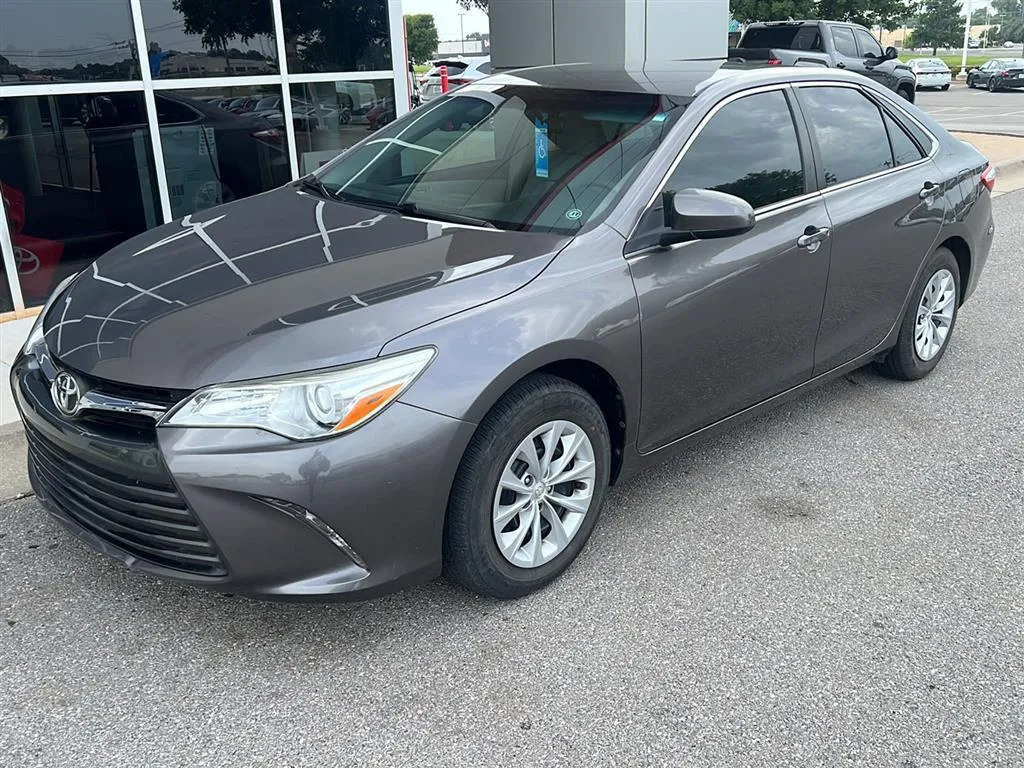 Gray 2017 Toyota Camry LE for sale in Oklahoma City, OK