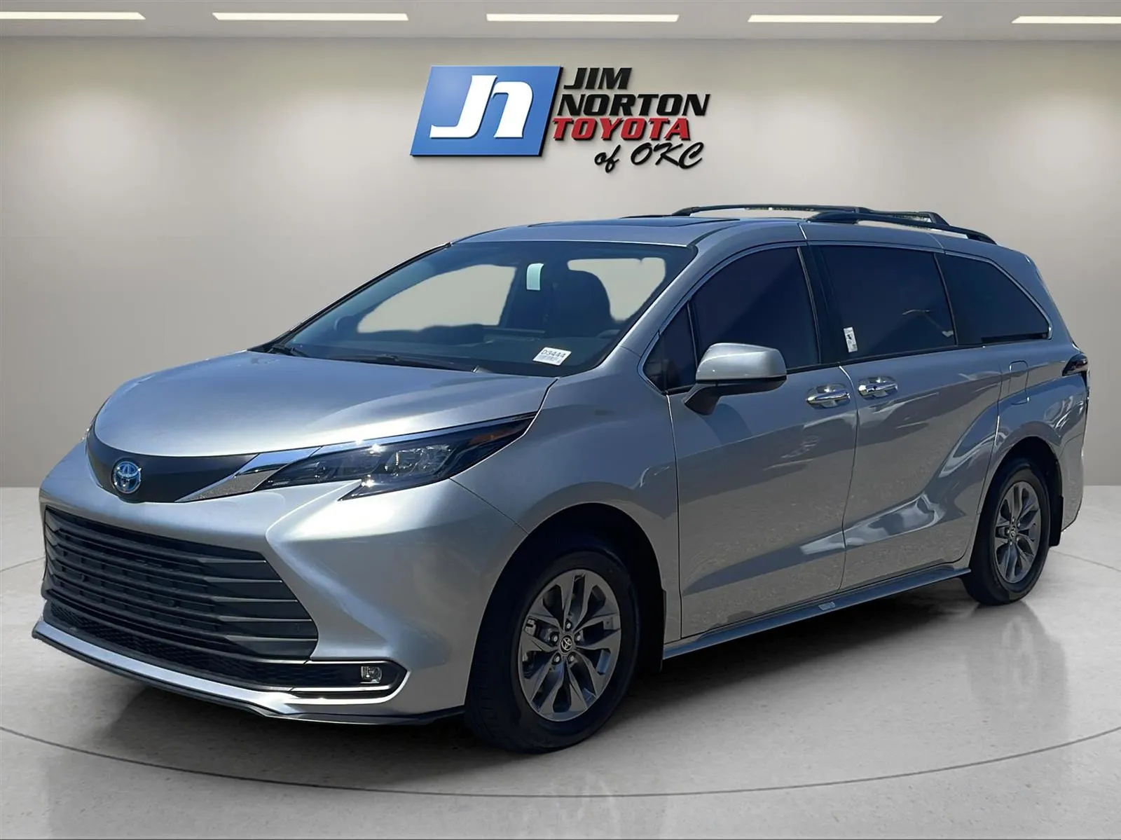 Silver 2025 Toyota Sienna XLE for sale in Oklahoma City, OK