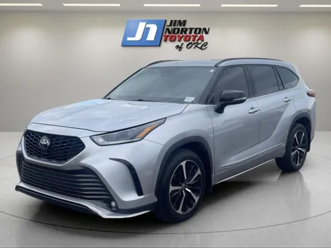 Silver 2022 Toyota Highlander XSE for sale in Oklahoma City, OK
