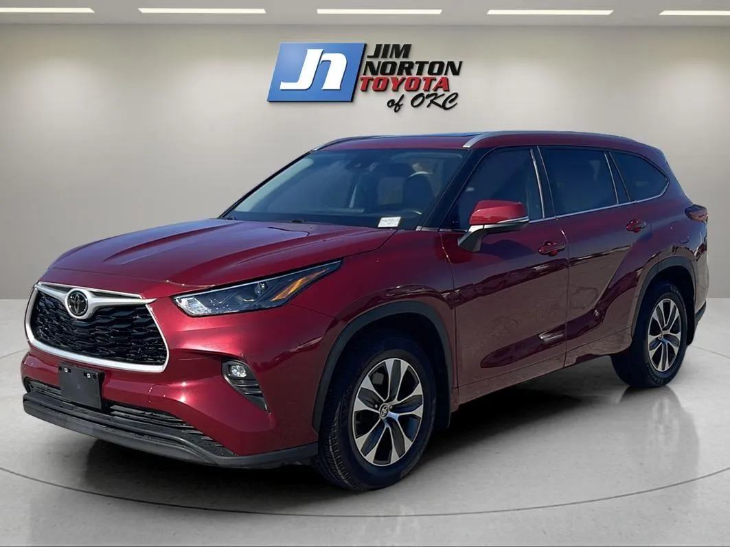 Red 2023 Toyota Highlander XLE for sale in Oklahoma City, OK