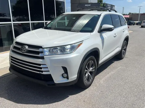 White 2019 Toyota Highlander LE Plus for sale in Oklahoma City, OK