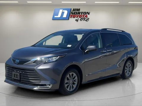 Gray 2023 TOYOTA Sienna XLE for sale in Oklahoma City, OK