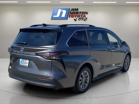 More photos of 2023 TOYOTA Sienna XLE at Jim Norton Toyota Of OKC, OK